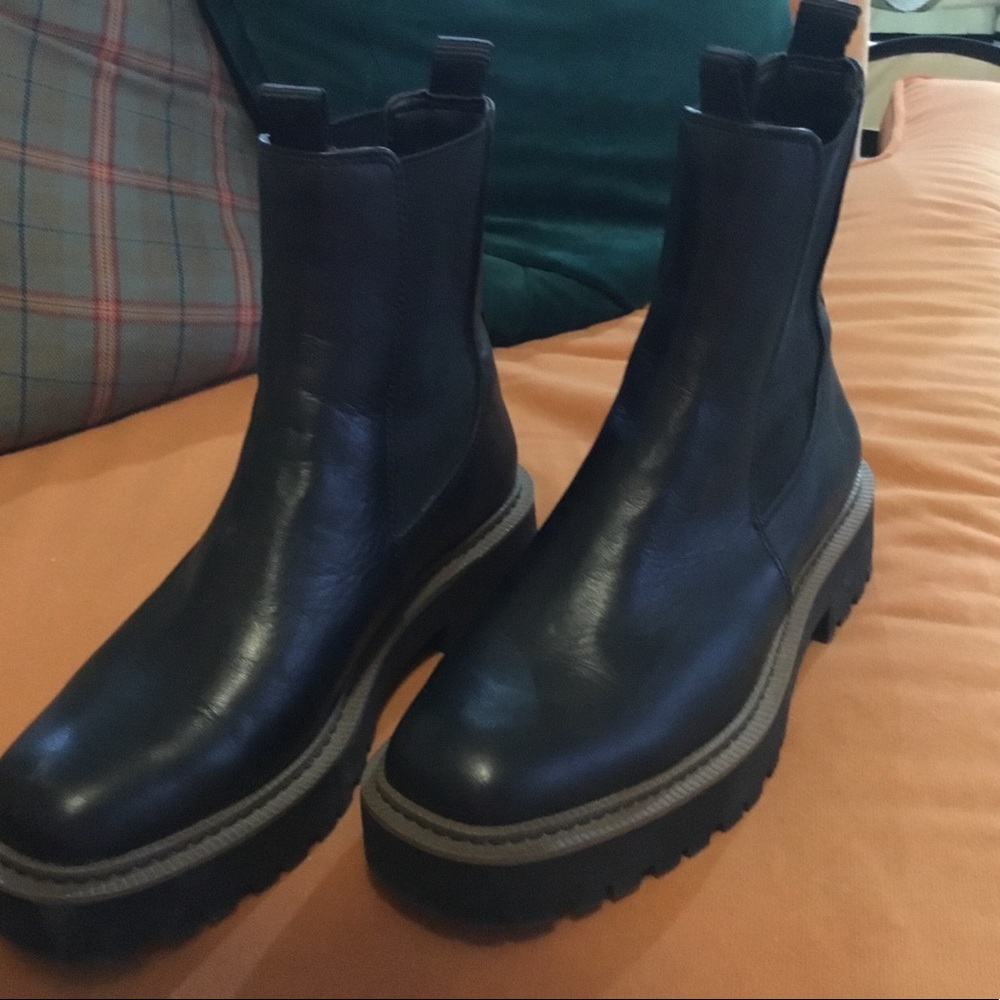 Sam Edelman Black Leather Chelsea Lug Sole Ankle Boots